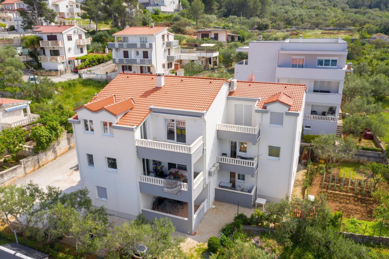 Apartments Uvalic A2 Трогир Екстериор снимка